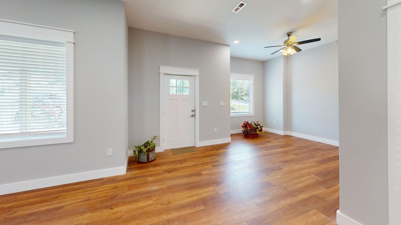 1915 Forest Ave - Photo 7 of 26