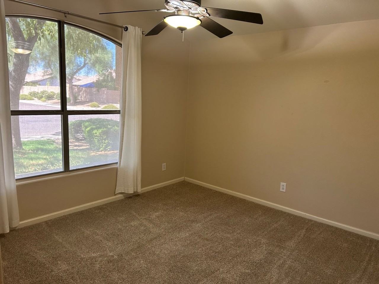 1445 E Toledo St - Photo 2 of 17