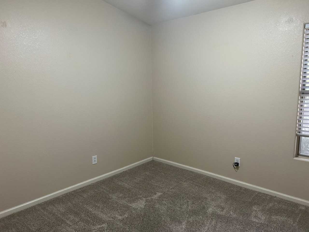 1445 E Toledo St - Photo 3 of 17