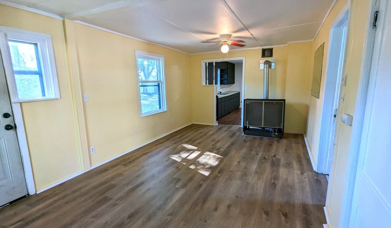 1237 Francis Ave - Photo 3 of 9