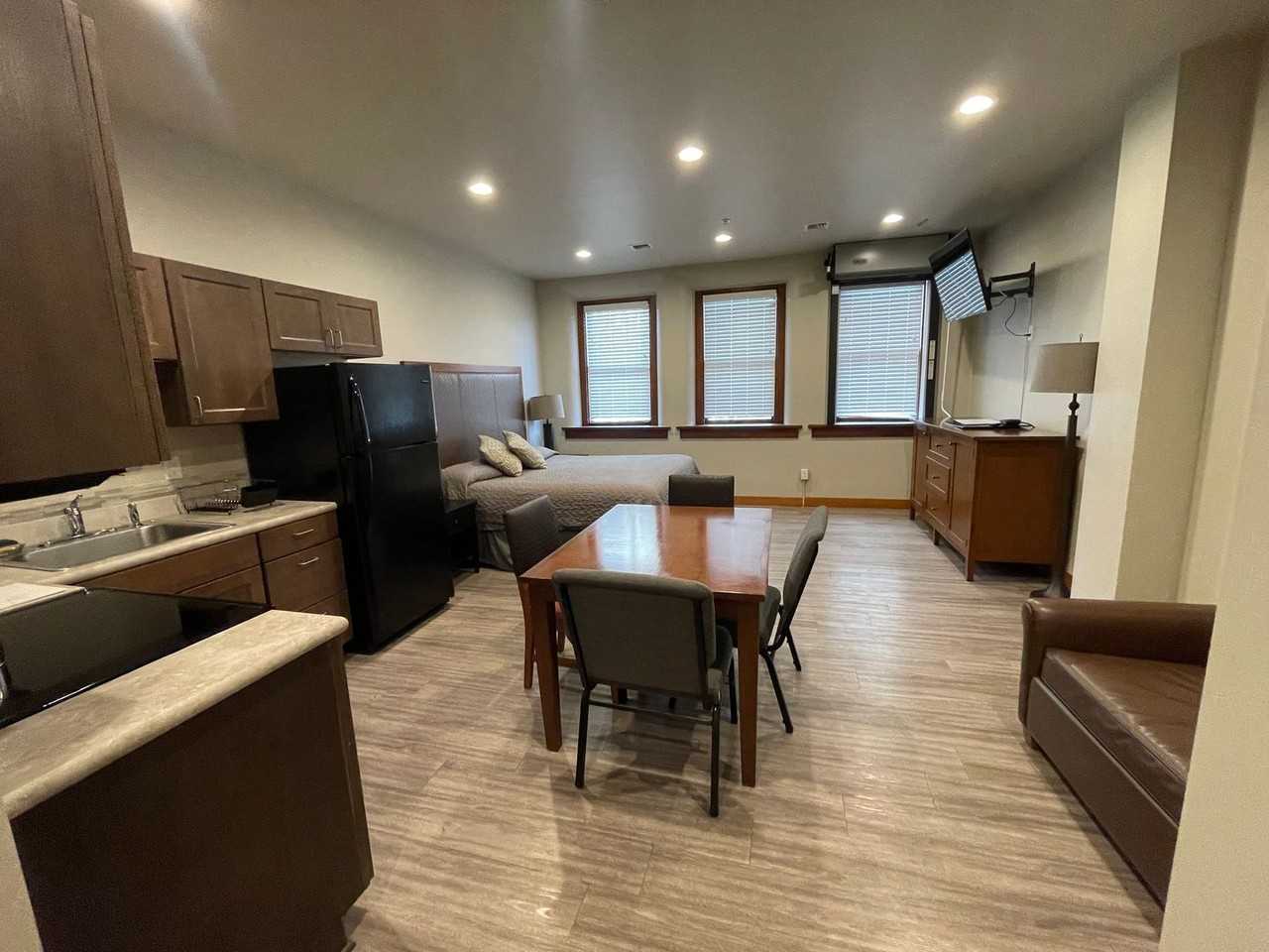 515 E Yakima Ave - Photo 3 of 17