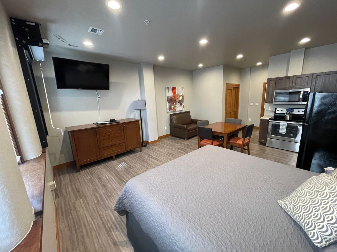 515 E Yakima Ave - Photo 4 of 17