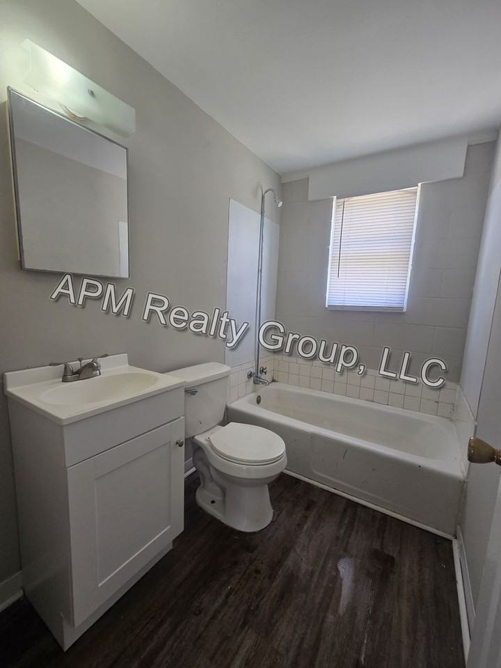 2801 Howell Ct Apt A - Photo 3 of 5
