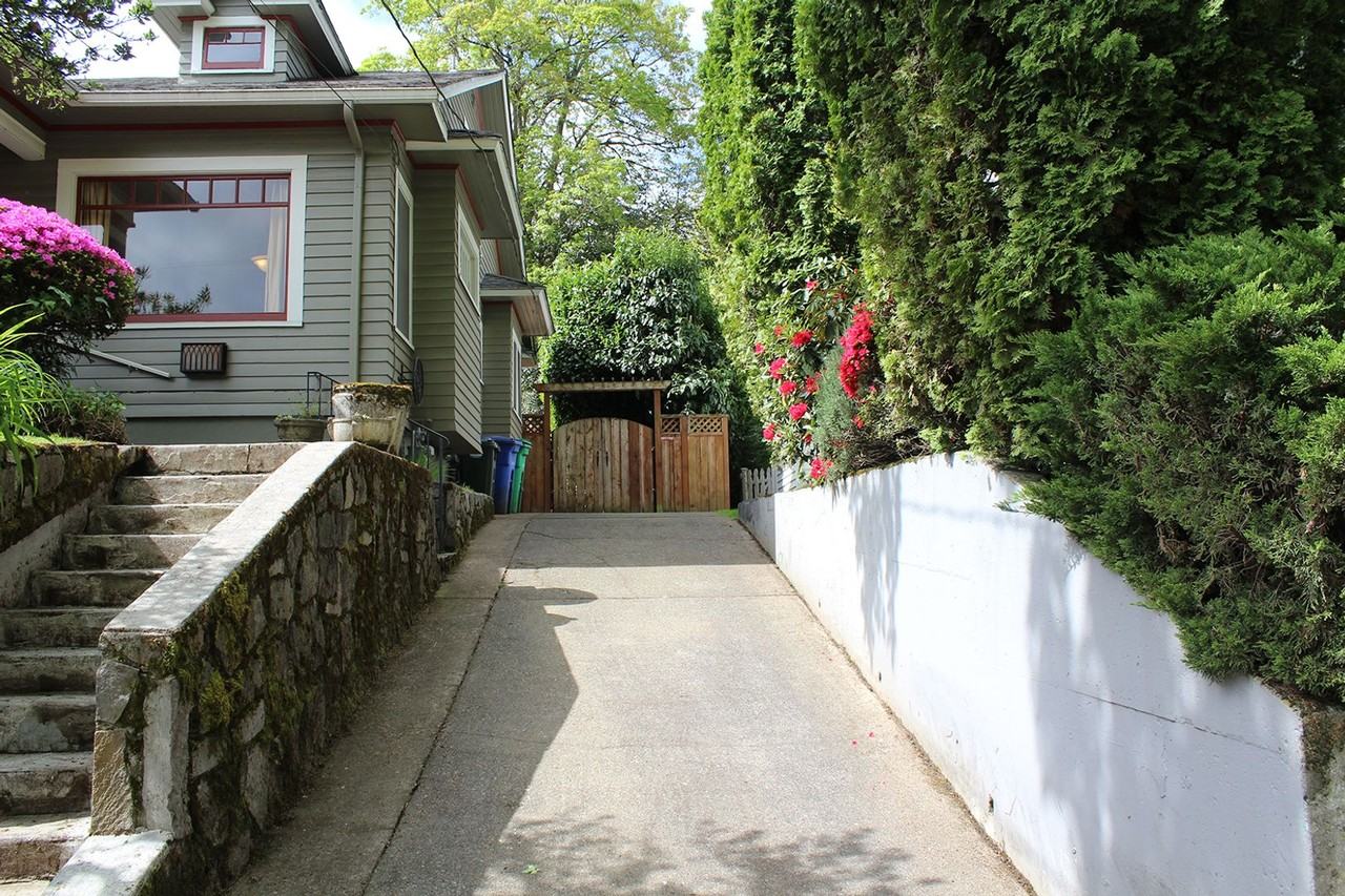 3324 Ne Peerless Pl - Photo 3 of 31