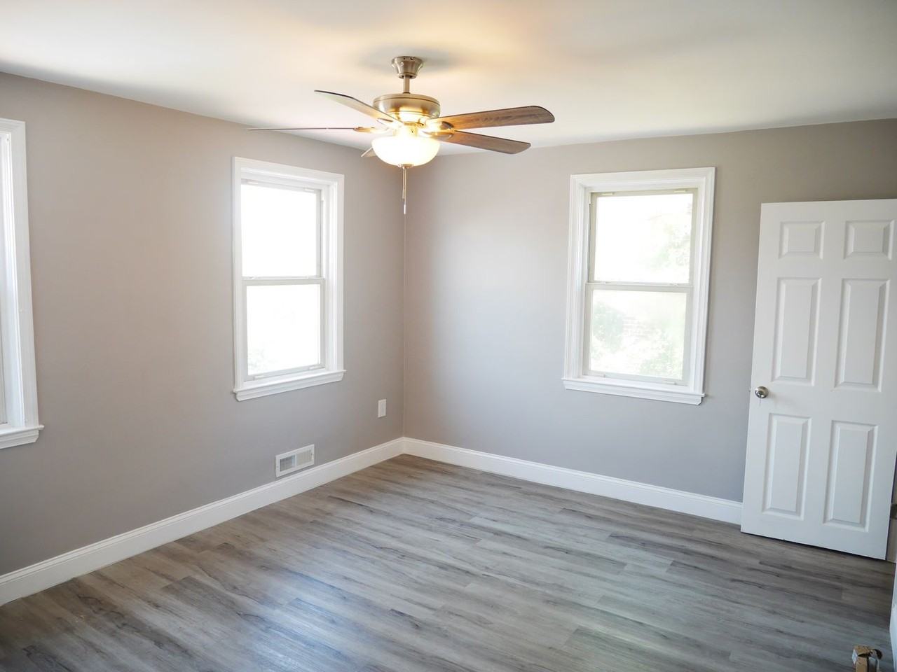 7212 Gough St - Photo 7 of 15