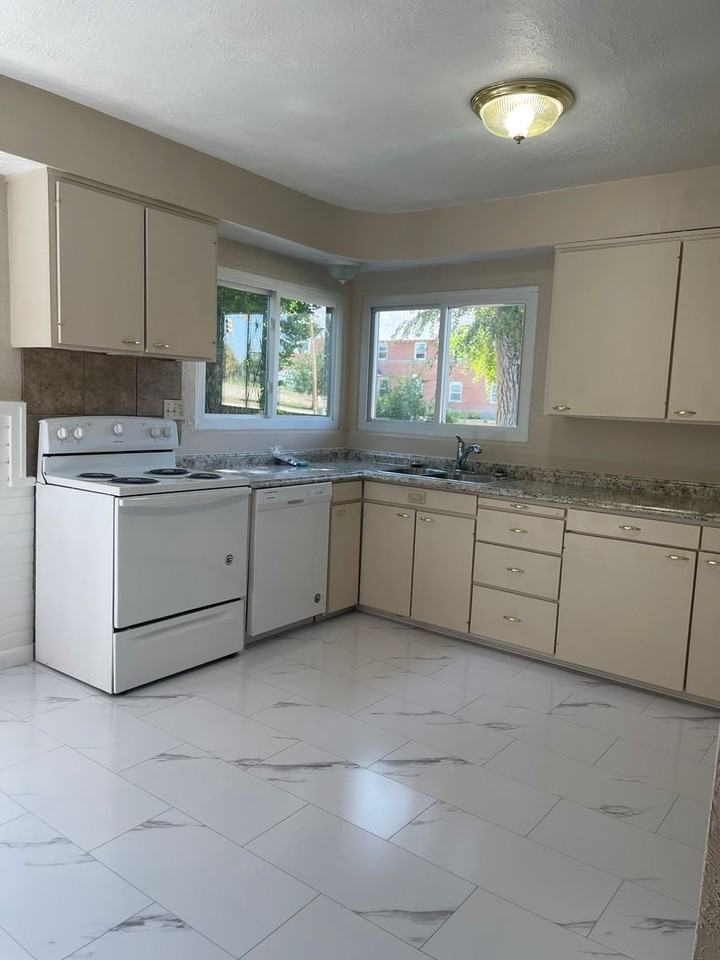 619 Colorado Ave - Photo 2 of 13