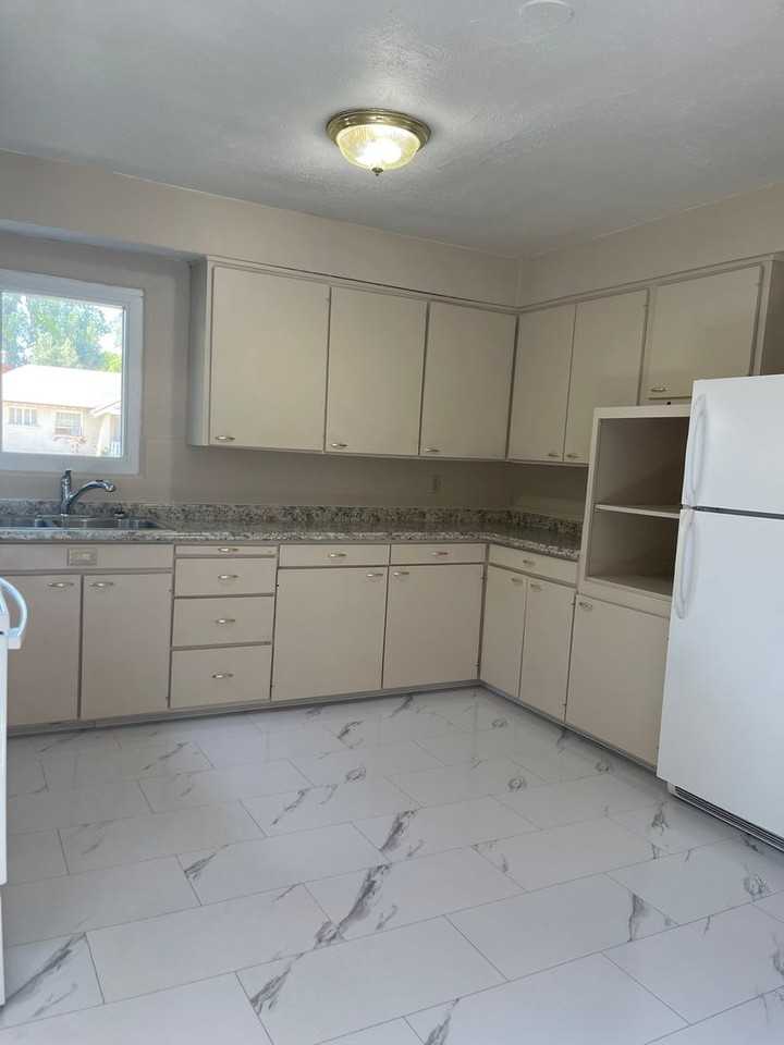 619 Colorado Ave - Photo 3 of 13