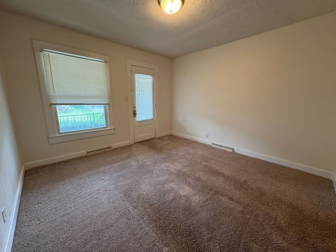 2346 Coyner Ave - Photo 4 of 17