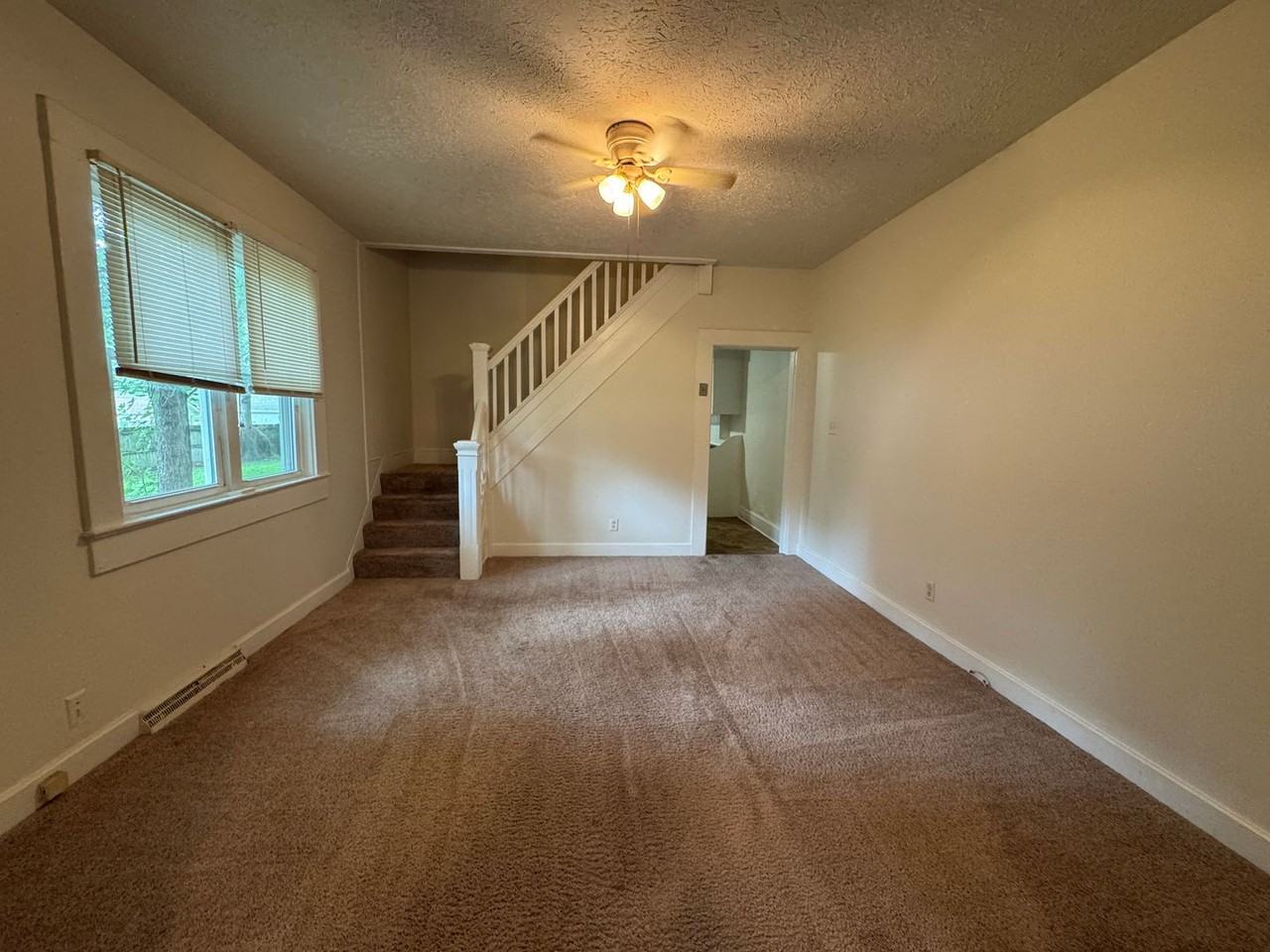 2346 Coyner Ave - Photo 6 of 17