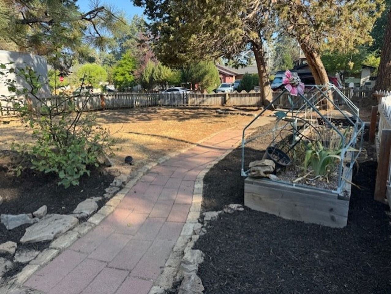 1453 Nw Elgin Ave - Photo 3 of 12