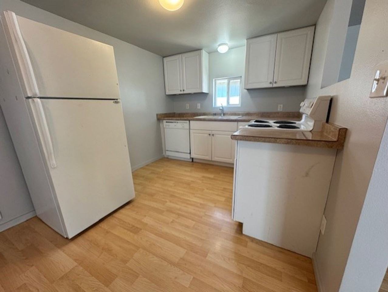 1453 Nw Elgin Ave - Photo 5 of 12