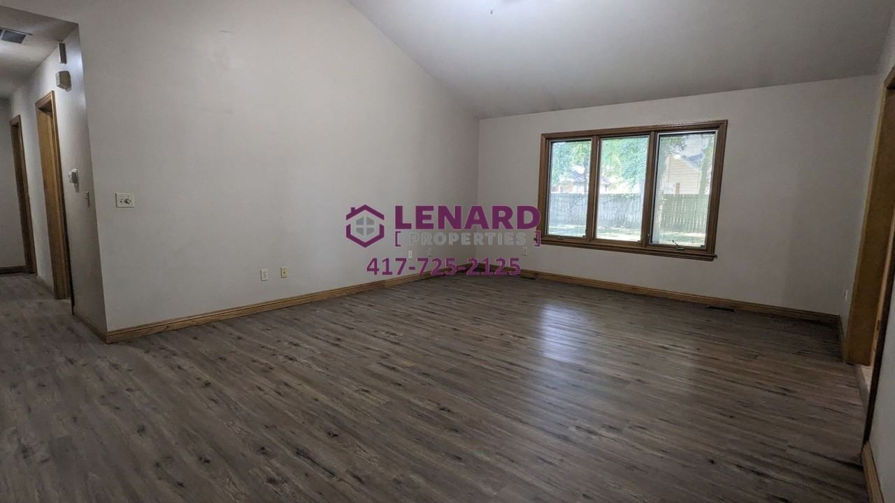 1070 W Woodbine St - Photo 4 of 19