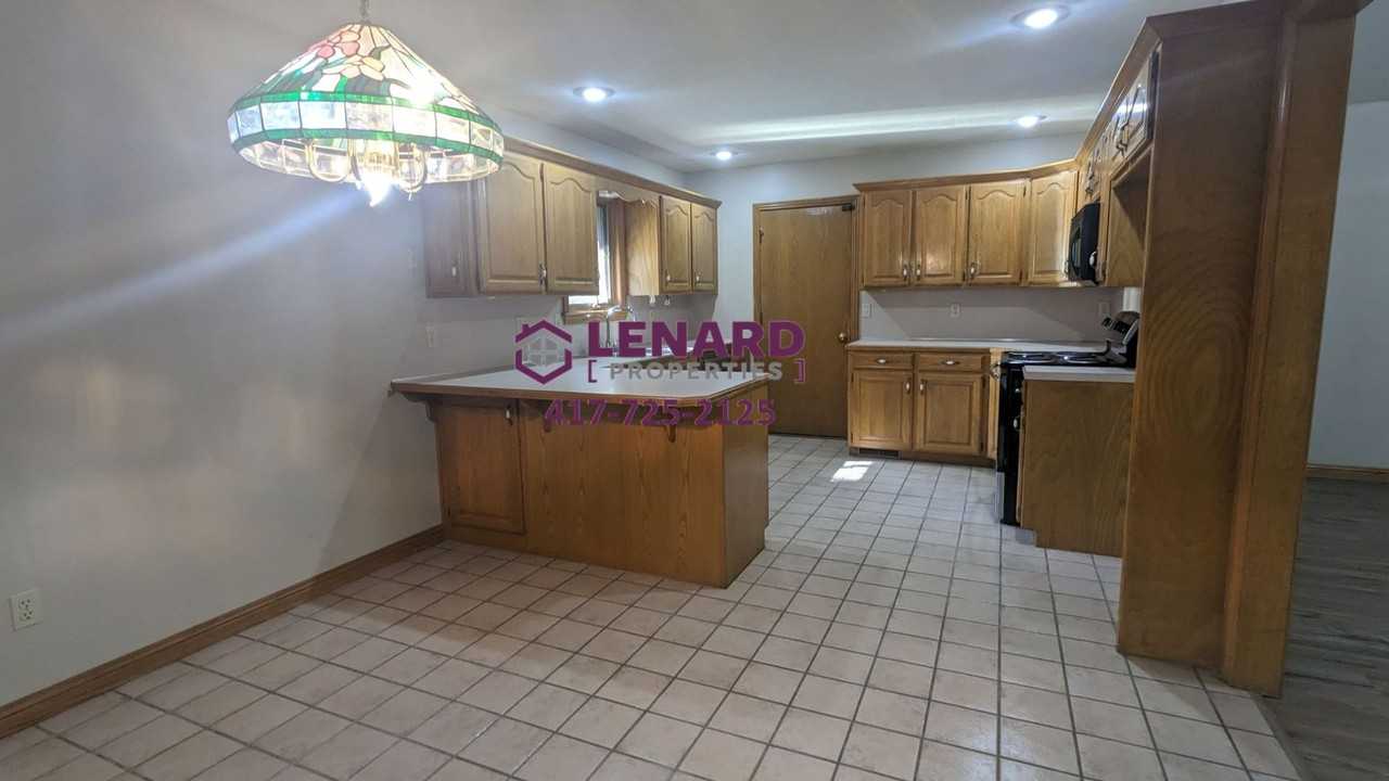 1070 W Woodbine St - Photo 6 of 19