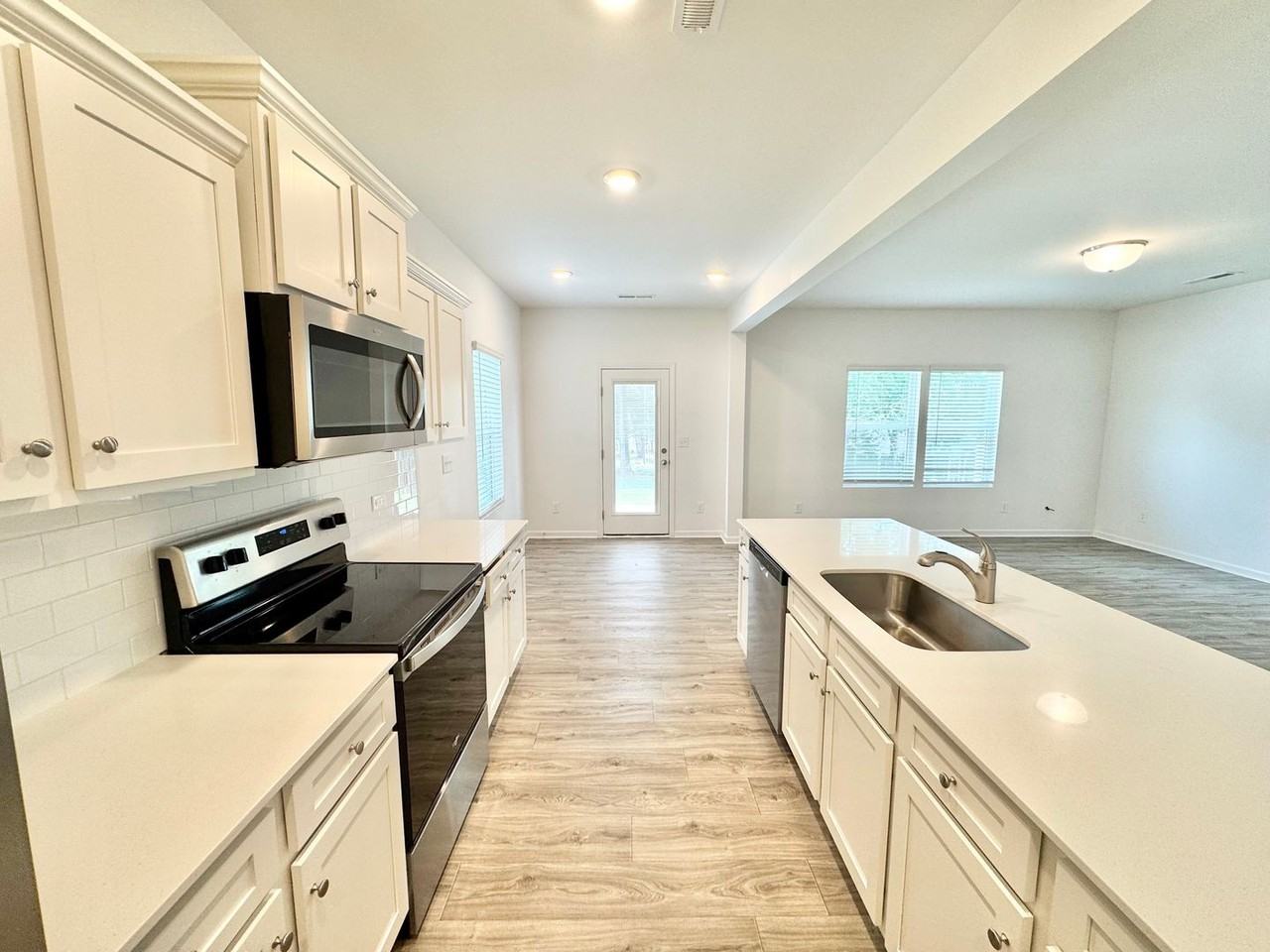 110 Luna Lane - Photo 2 of 19