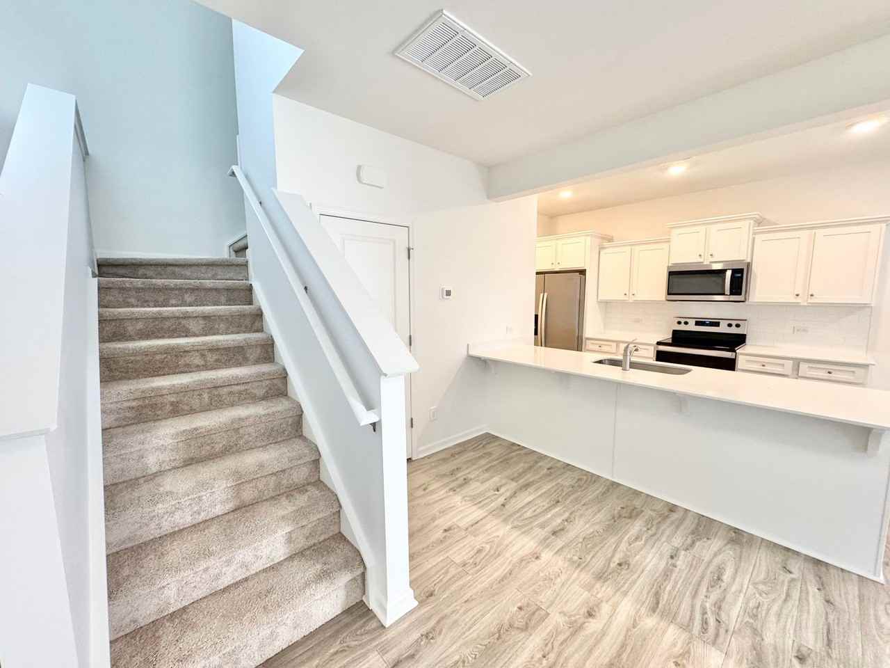 110 Luna Lane - Photo 3 of 19