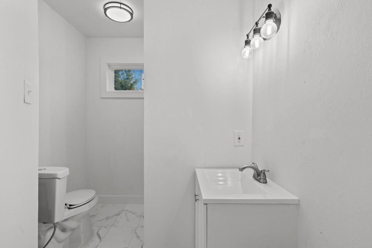 2027 Scott St - Photo 3 of 21