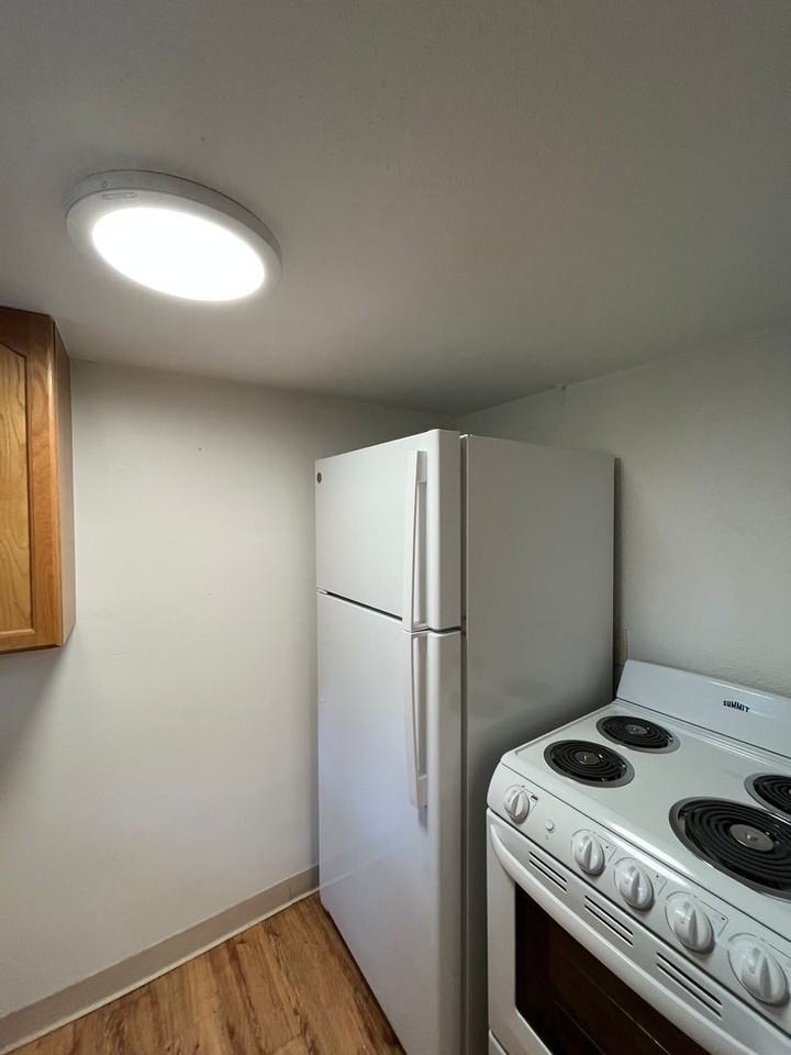 934 8th St #1-2 - Photo 7 of 12