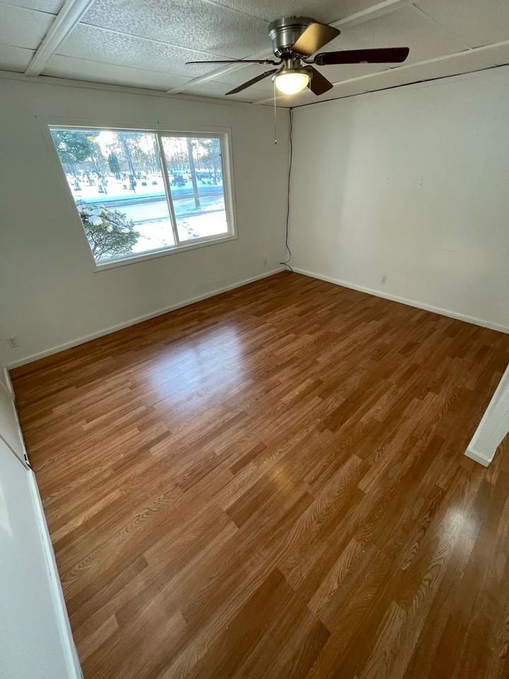 2402 E 6th St - Photo 3 of 13