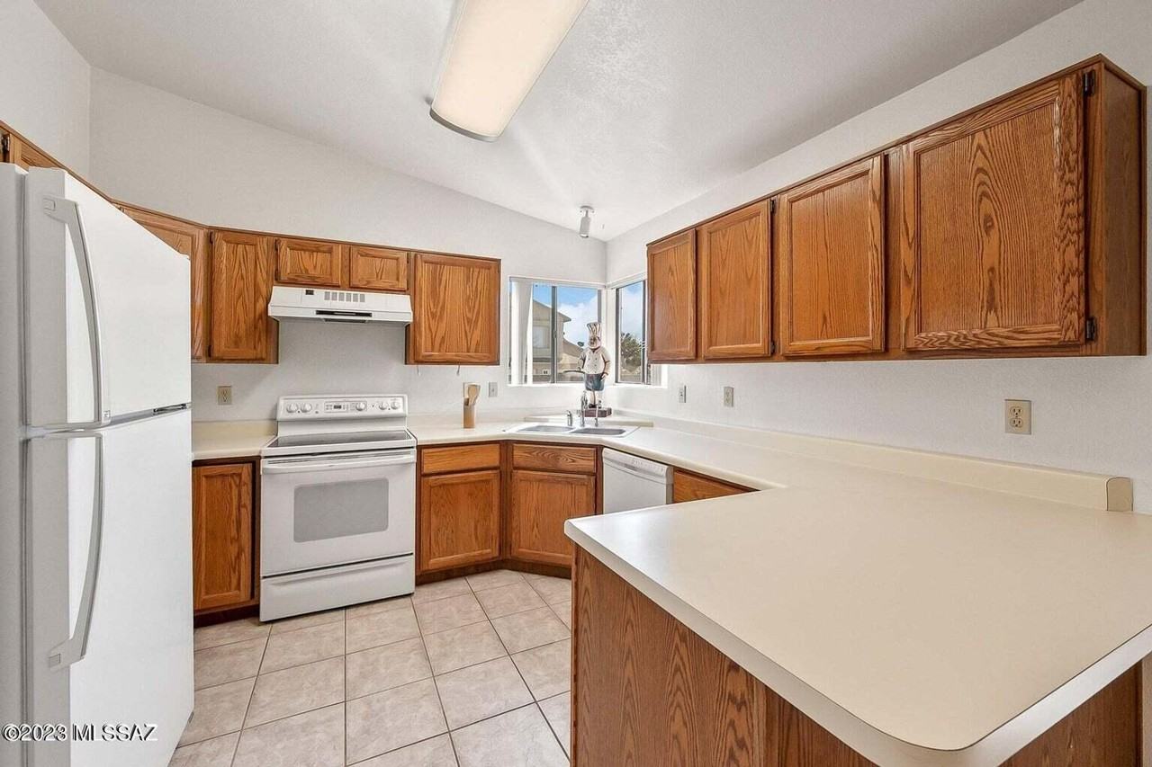 5554 W Carriage Dr - Photo 7 of 22