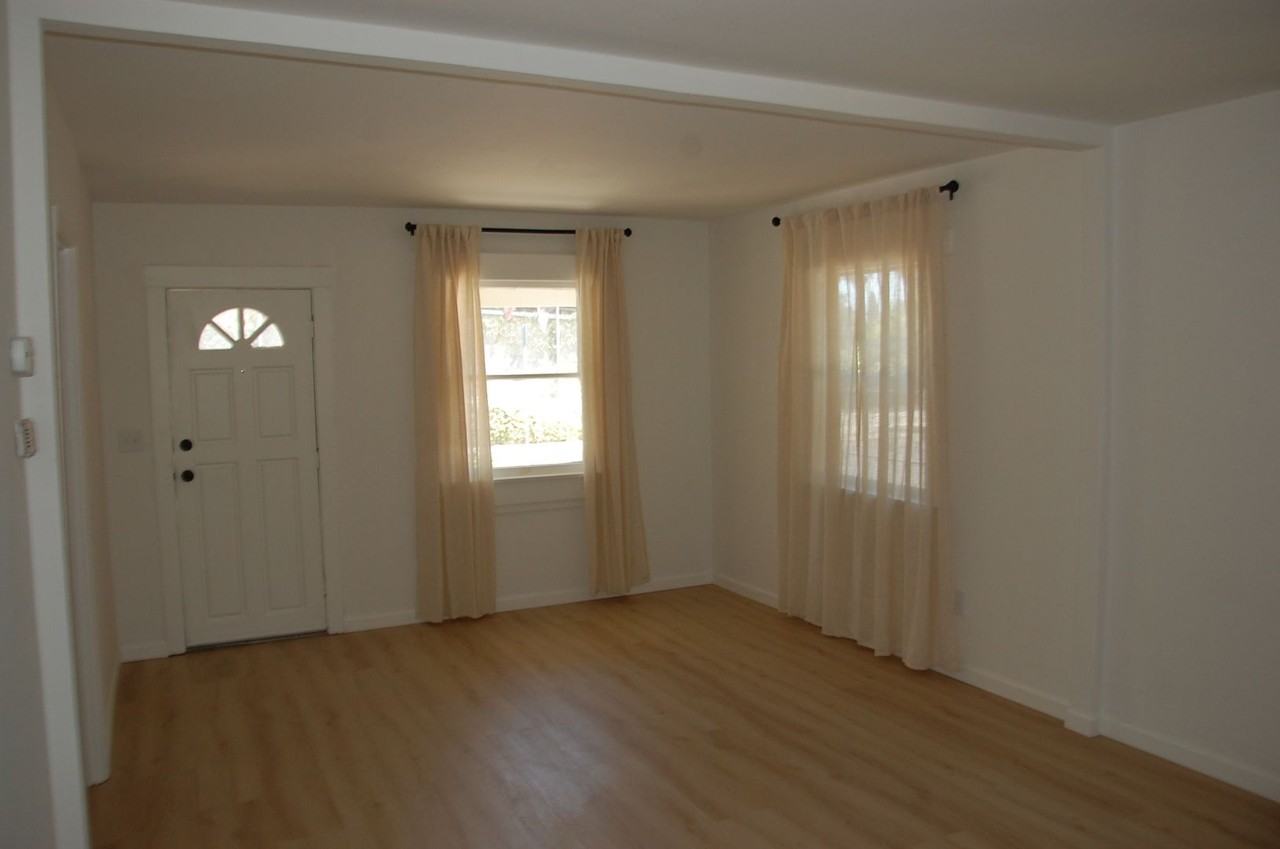 701 Wentworth Ave - Photo 3 of 16
