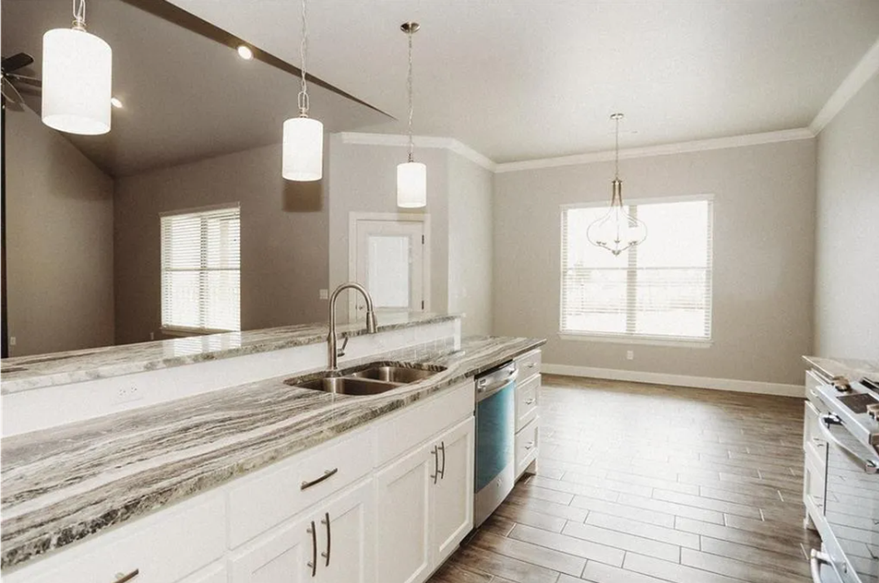 1411 Sweetbriar Way - Photo 4 of 14