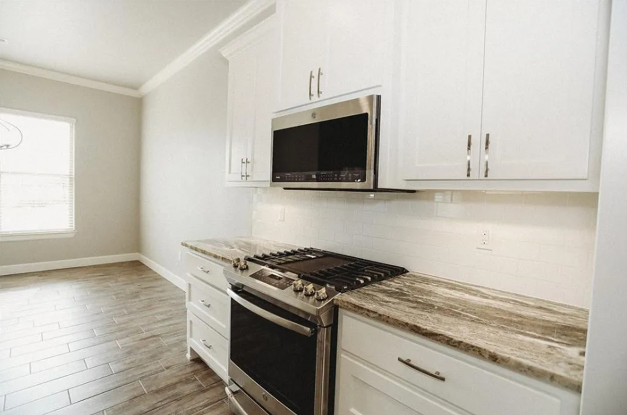 1411 Sweetbriar Way - Photo 5 of 14