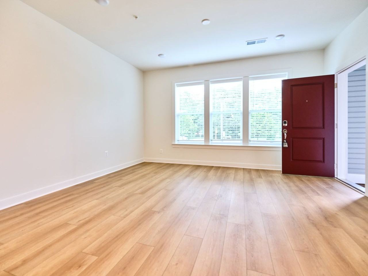 16076 Frederick Rd - Photo 3 of 30