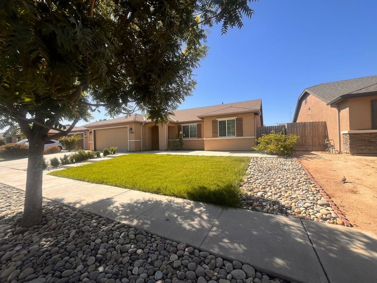 1785 Hermosa Ave - Photo 4 of 15