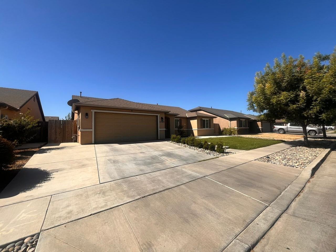 1785 Hermosa Ave - Photo 3 of 15