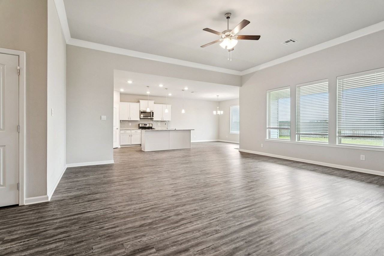 5653 Oakworth St - Photo 2 of 13