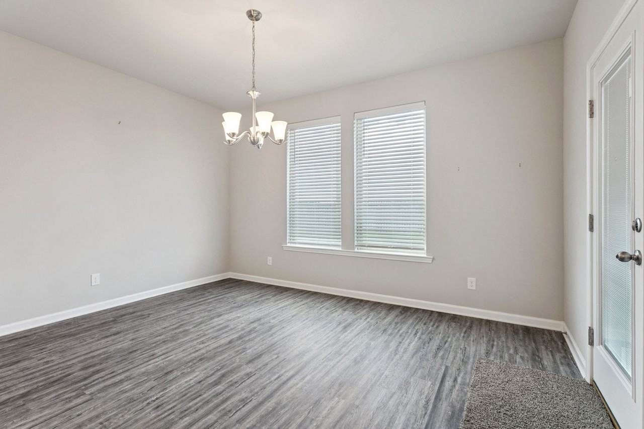 5653 Oakworth St - Photo 3 of 13