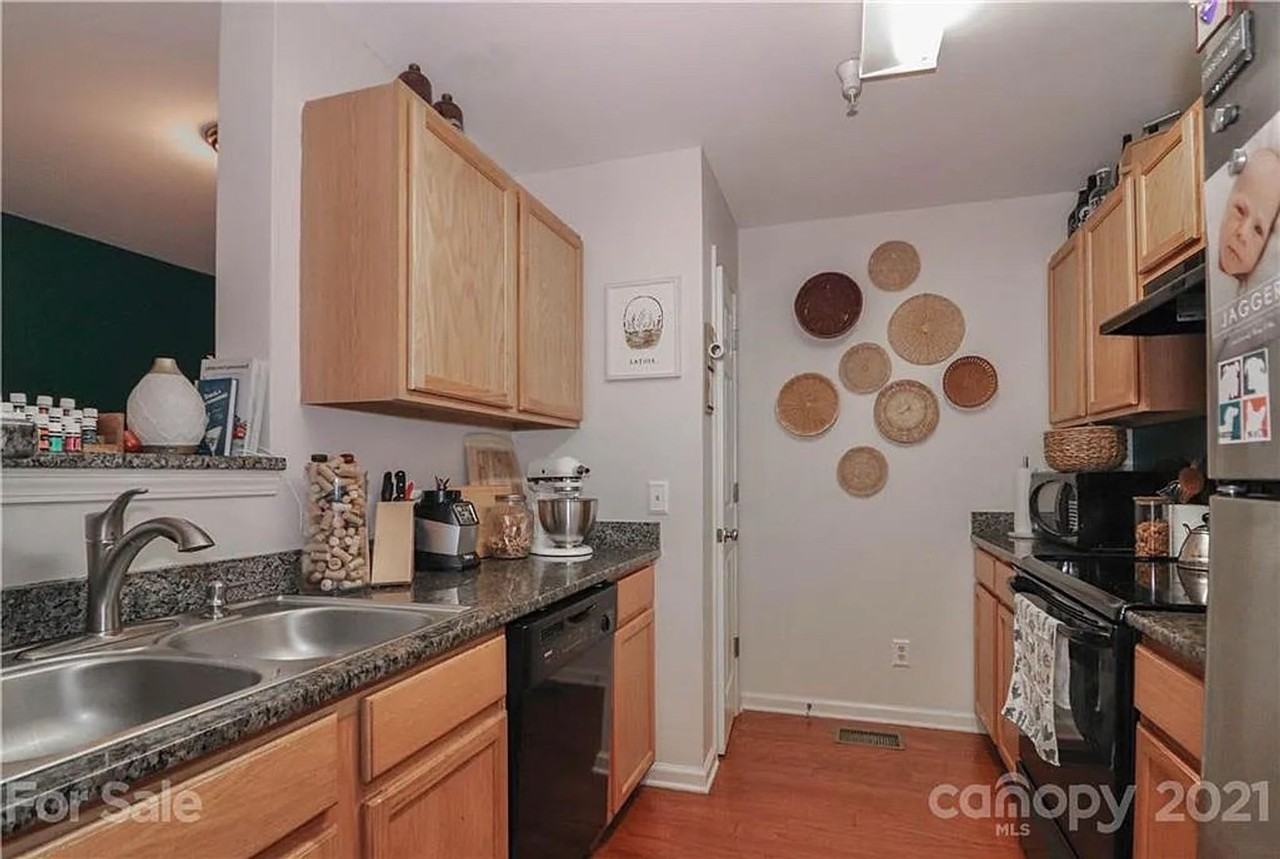 547 Donatello Ave - Photo 5 of 30