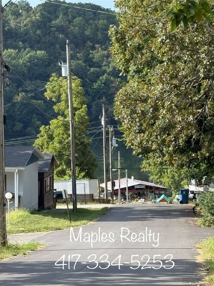 185 Wildflower Avenue - Photo 3 of 15