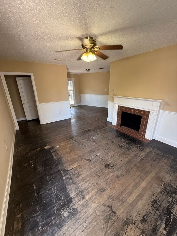 2805 27th St - Photo 3 of 15