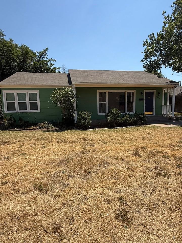 3201 30th Street - Photo 2 of 20