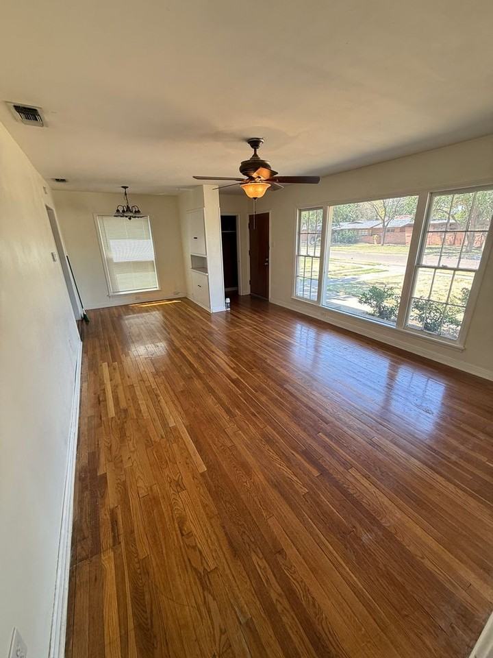 3201 30th Street - Photo 3 of 20