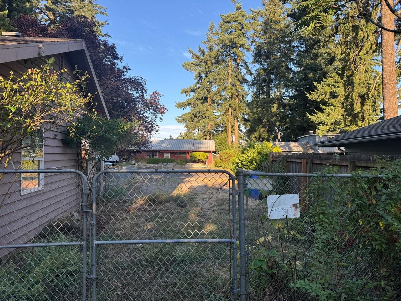 621 Se 136th Ave - Photo 3 of 24