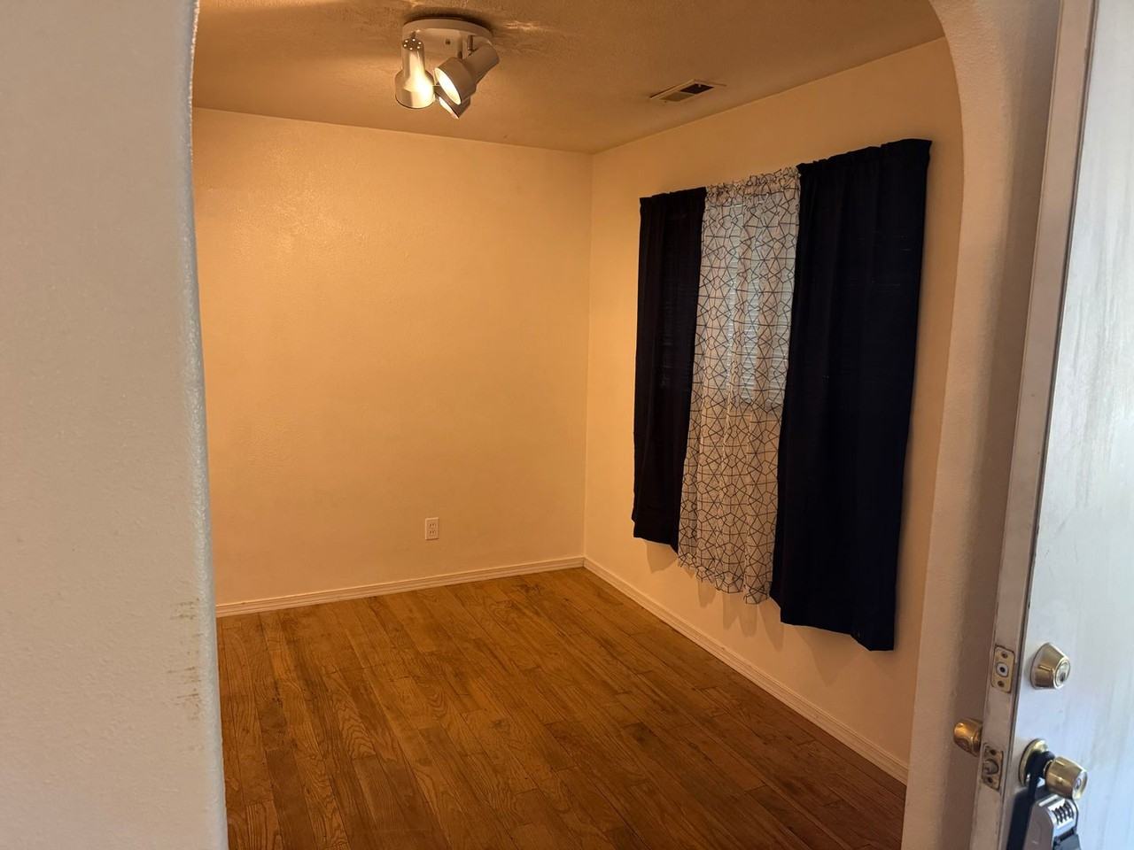 621 Se 136th Ave - Photo 7 of 24