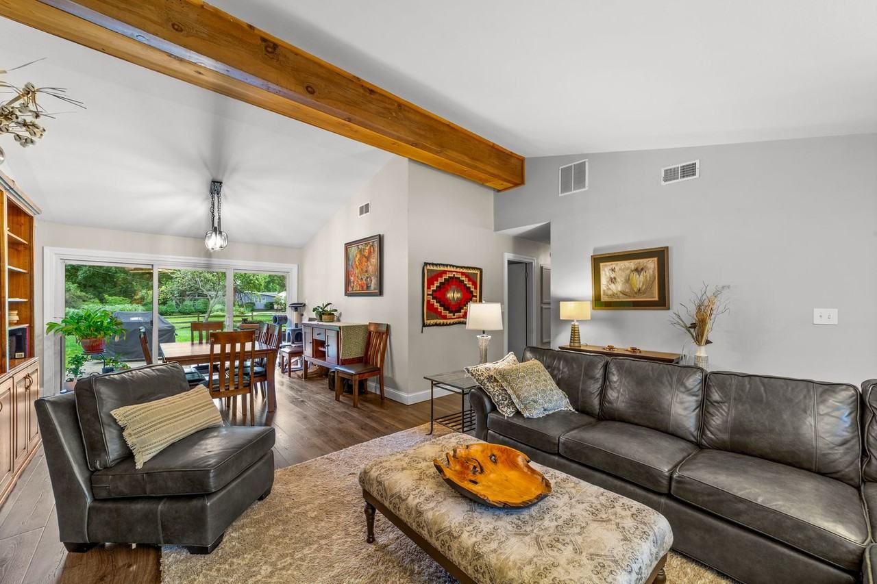 557 Edinborough Dr - Photo 3 of 31