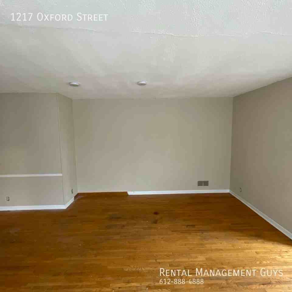 1217/1219 Oxford Drive - Photo 3 of 19