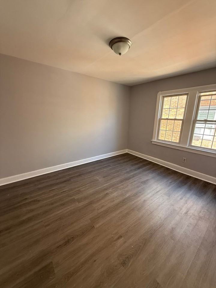 3581 Daleford Rd - Photo 3 of 6