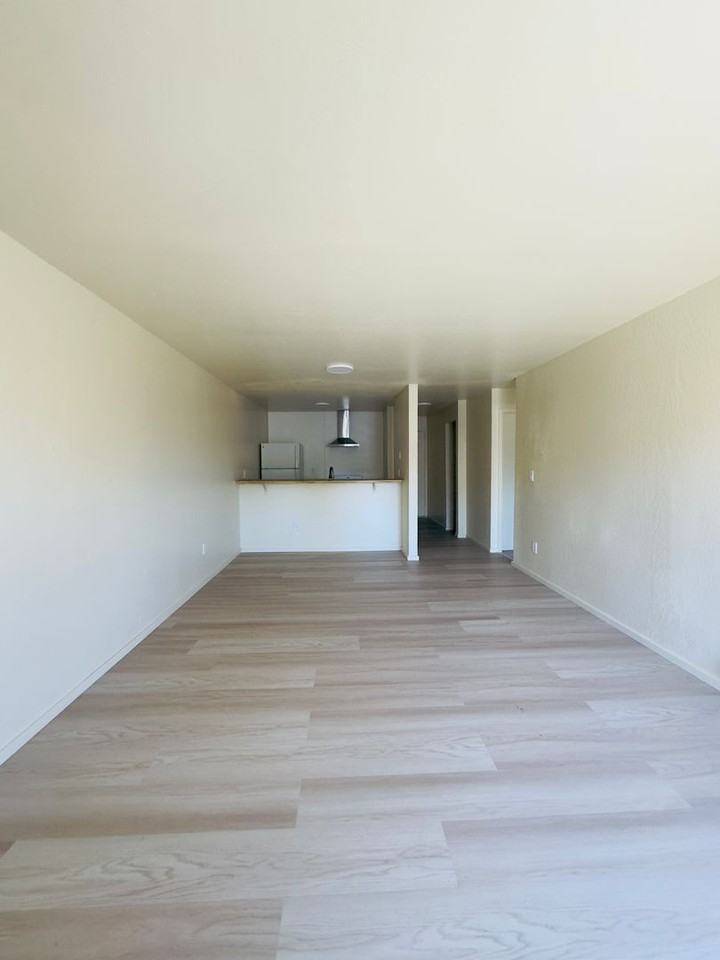 5438 Holland St - Photo 3 of 14