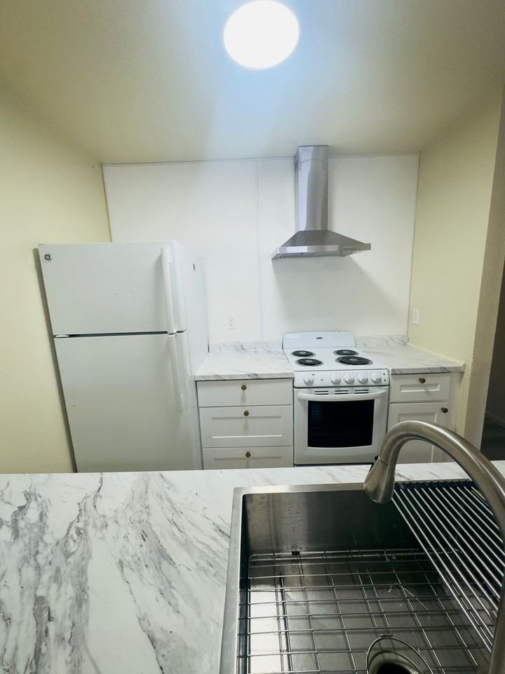 5438 Holland St - Photo 5 of 14