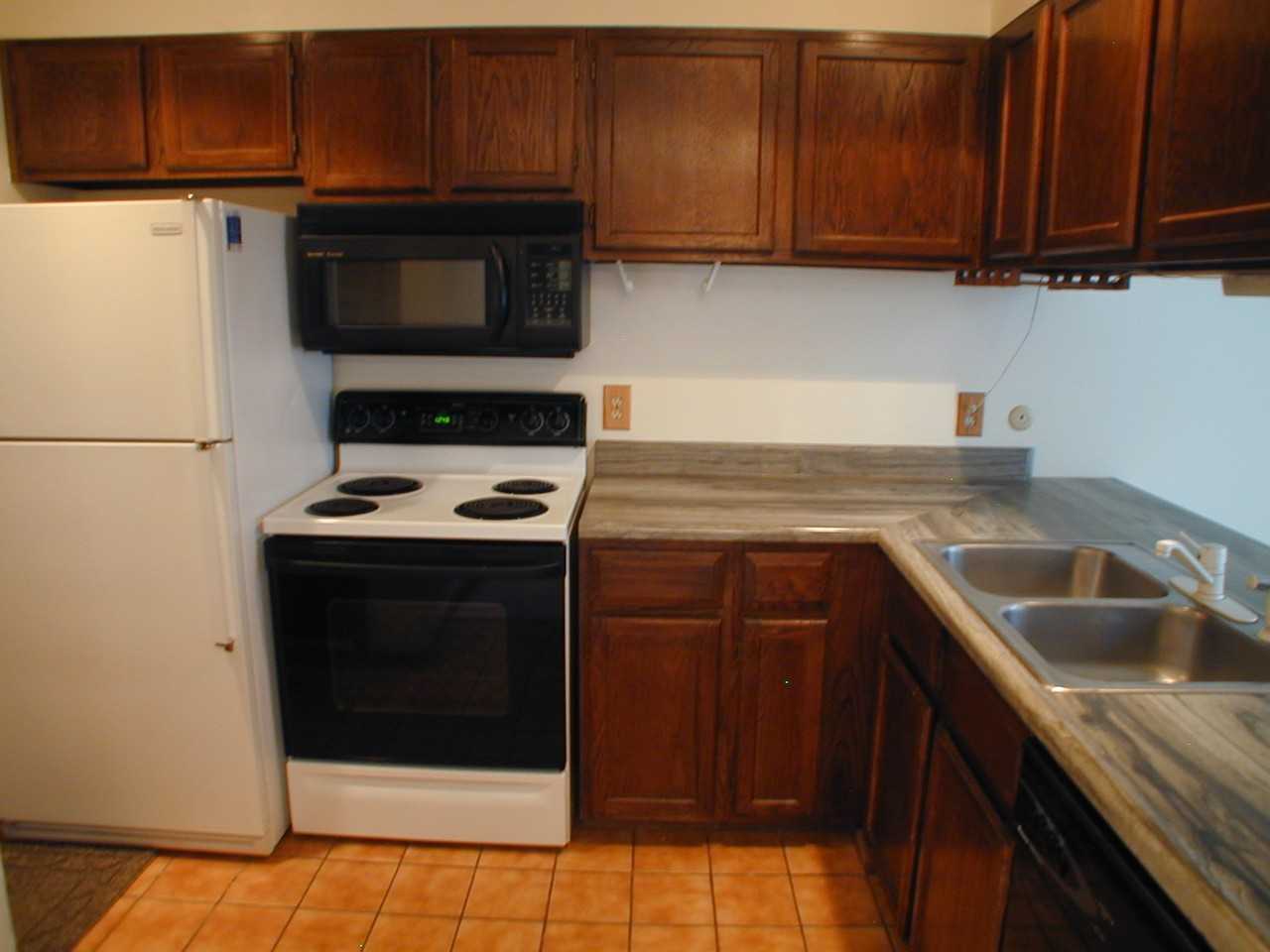 114 Brookfield Ct #3 - Photo 3 of 9