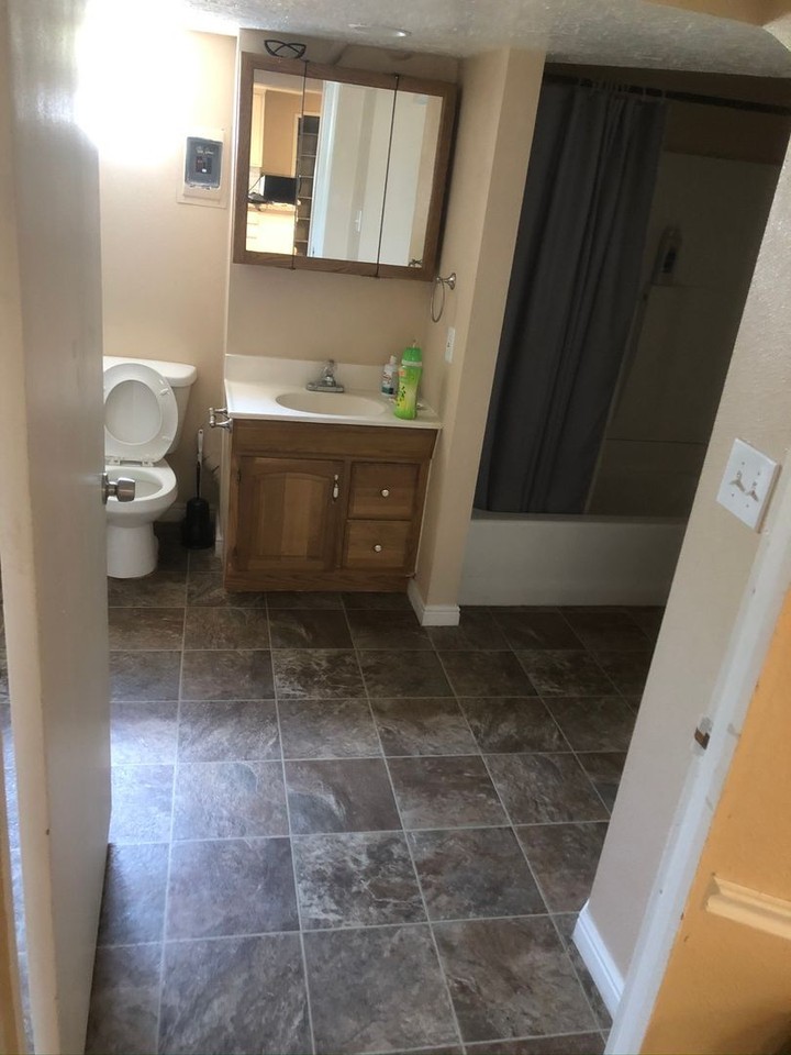 37 N 1050 W - Photo 2 of 14