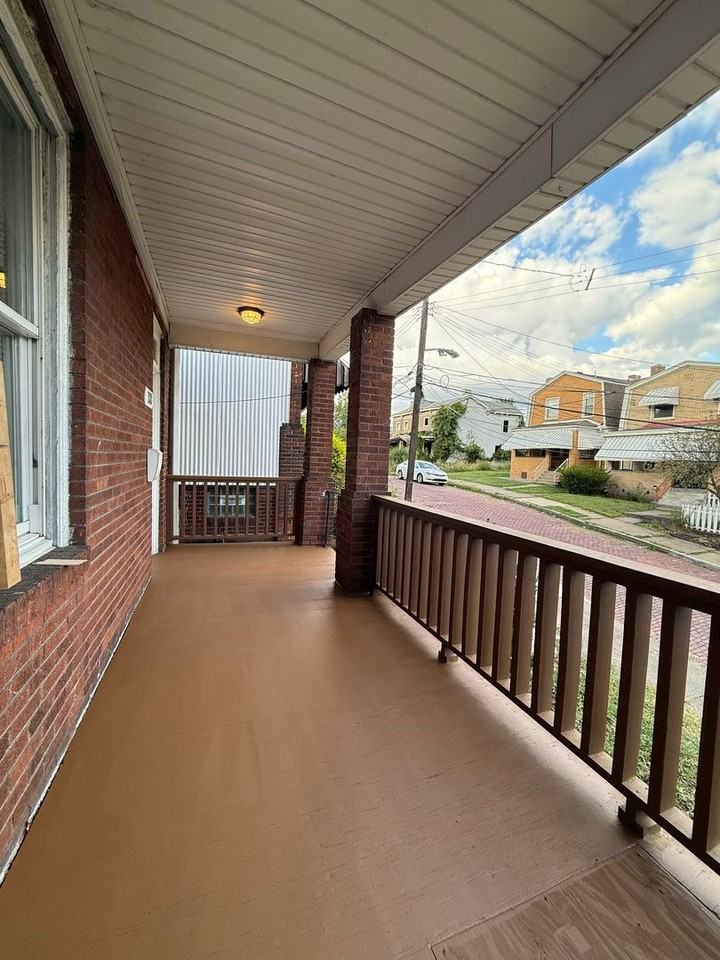 120 Cologne St - Photo 3 of 27