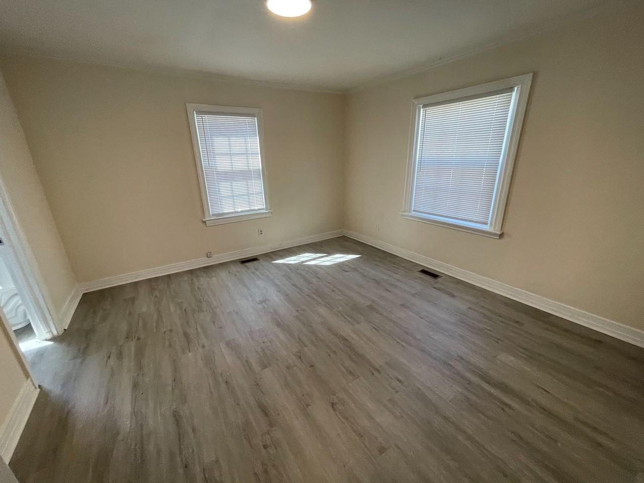 203 Cromwell Ave - Photo 2 of 18