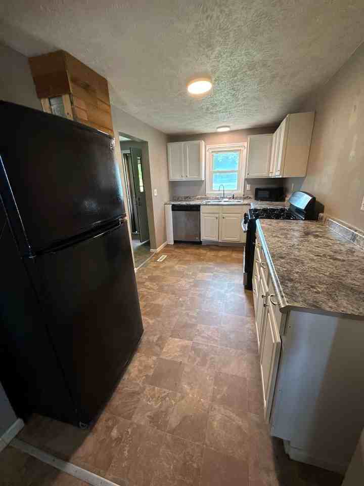 1421 E Nora St - Photo 4 of 20