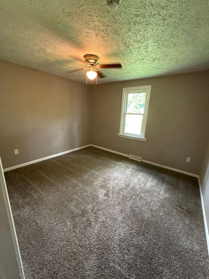 1421 E Nora St - Photo 5 of 20