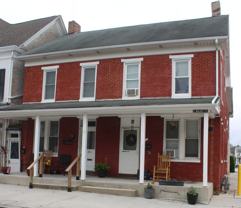 201 1/2 E Walnut St - Photo 1 of 1